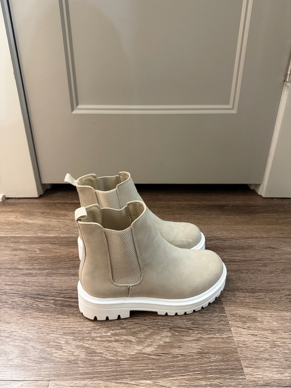 Neutral Chelsea Boots - Cream